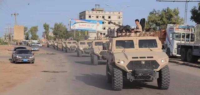 自己互砍真给力！也门政府军内讧，南方军导弹