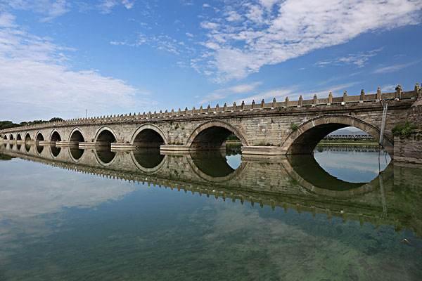 今天，请铭记这些以身殉国的英雄