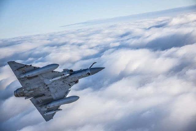 咬六点！希腊战机好样的，锁定土军F16不放，若