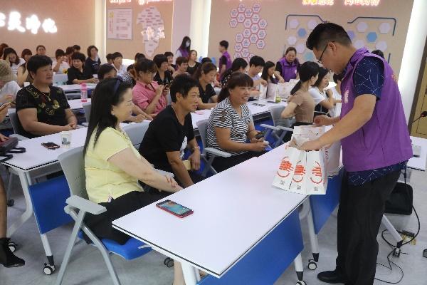生殖健康公益讲堂走进进化