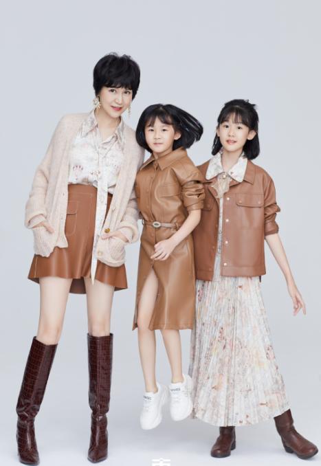 鲍蕾母女写真曝光，十一岁陆雨长势喜人，四肢纤细到难以置信