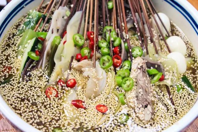 冷吃兔拍了拍“钵钵鸡”，乐山和自贡，谁是你们心里的Top1?