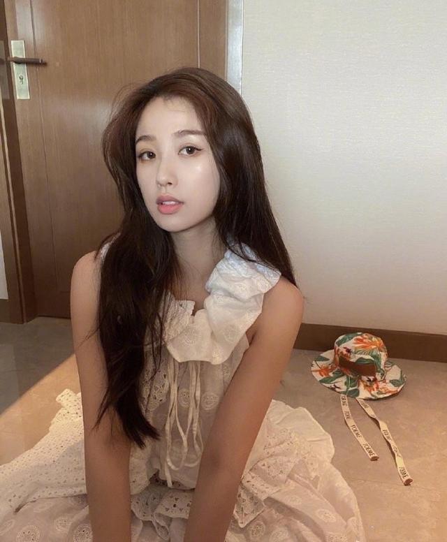 「内容」虞书欣朋友圈内容被售卖 《中餐厅》疑似被推掉成团后遗症出现了？