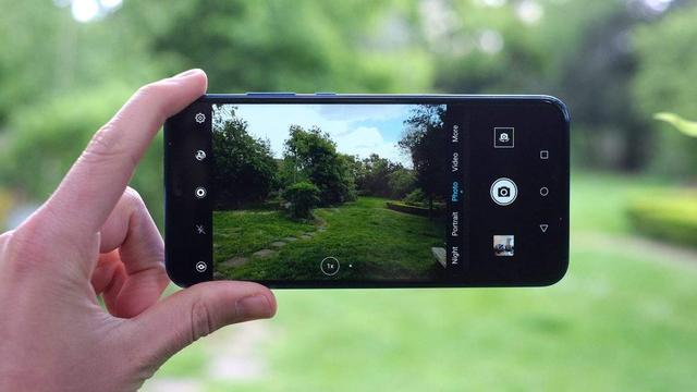 为什么懂手机的人建议选择麒麟820手机，而不是骁龙765G？