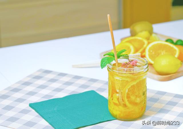 肖战太会穿了，简约小白T搭蓝色外套清新帅气，少年感十足