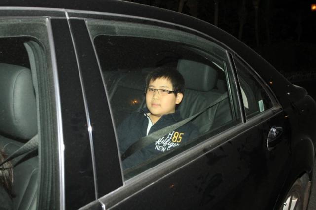 『守孝』何猷君奚梦瑶守孝期间同游迪士尼 三缄其口拒谈何猷邦