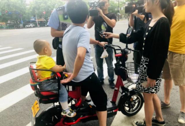 7月1日起，全國多地電動車整治，要求戴頭盔，看看會影響到你嗎