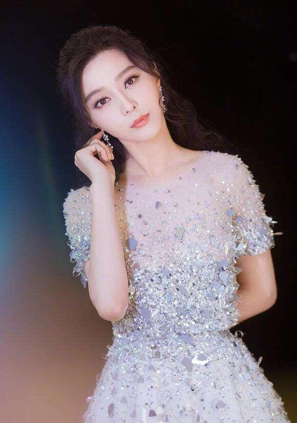 曾官宣自己就是豪门，在遭遇8亿天价罚款后，已默默退出娱乐圈