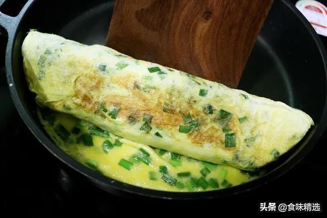 做毛巾鸡蛋卷，可不是直接煎那么简单，教你正确做法，层层薄如纸