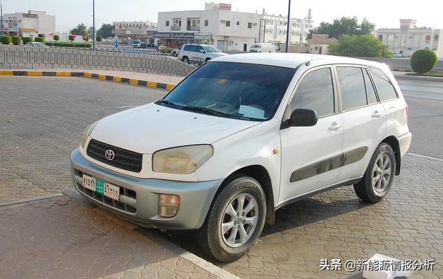 阿曼日记4：街头巷尾随拍在用与在售的中国车