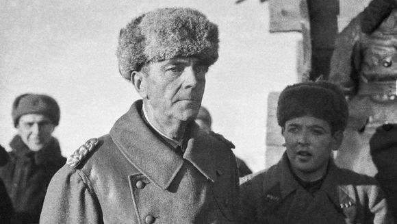 �¾�Ԫ˧��¬˹Ͷ�����������������£�һֱ�ò����¹����½�