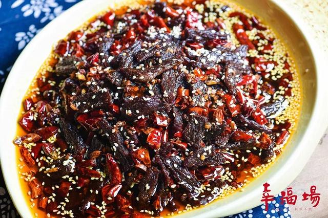 冷吃兔拍了拍“钵钵鸡”，乐山和自贡，谁是你们心里的Top1?