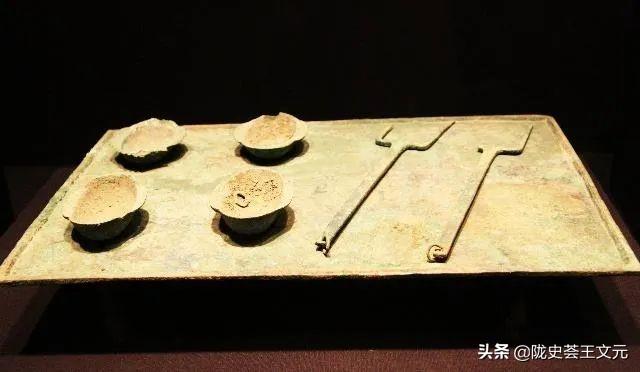 甘肃河西走廊出土，汉代迷你烧烤炉，便携使用