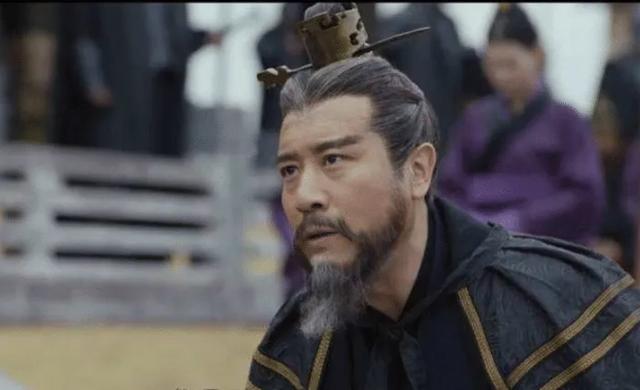 他嫌5天1000片酬太少不肯干，后来三年没戏拍，一天100的活也肯接