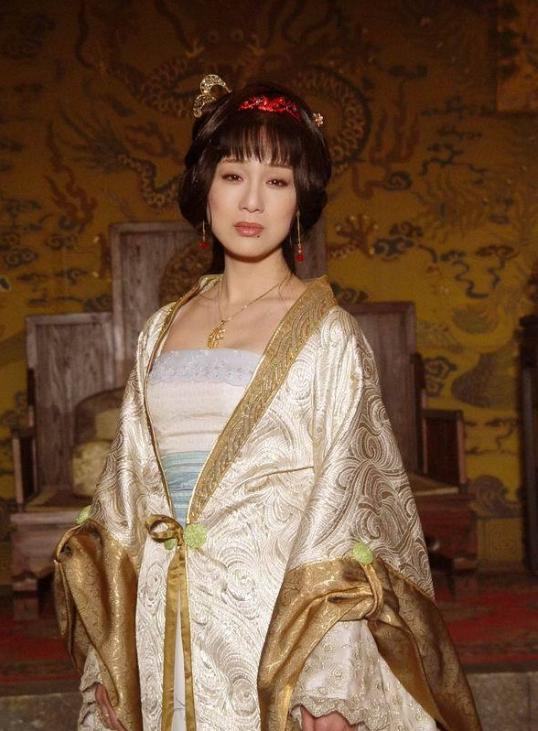 7月16日，李建群去世，19年前，宫雪花说她不配演