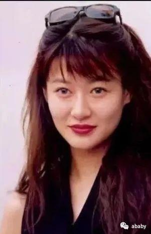 叶璇曝拍戏时有前辈吸毒发疯，难以控制跳楼自