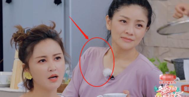 妻子团都穿居家服录节目，张歆艺休闲胡可保守