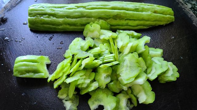 天气热，广东人经常吃这一道美味家常菜，清热下火又好吃