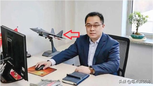 沈飞高调暗示“歼-31”稳了：模型刷“八一”徽