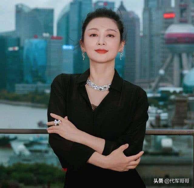 年轻时的陈红也是女神，旧照撞脸郑爽，难怪会嫁给大导演陈凯歌