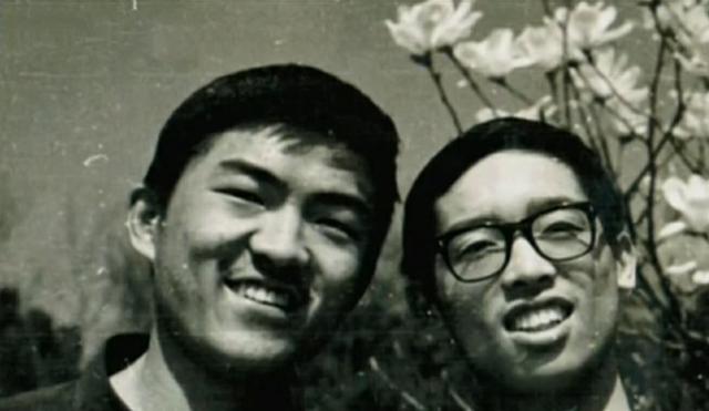 吞过大头钉，撕过结婚证，连吃39根冰棍，演员袁苑的“直楞”人生