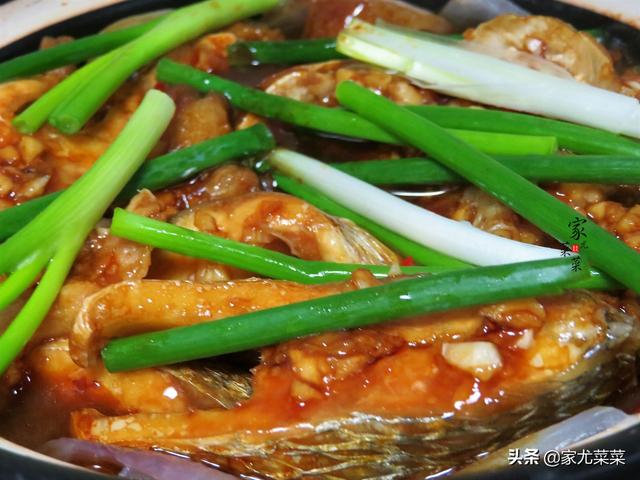 广东人教您鱼肉最好吃的做法，无需加水，鱼肉鲜美嫩滑，太香了