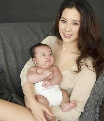 徐子淇的前半生：24岁嫁豪门，8年生4胎，如今稳坐“千亿阔太”