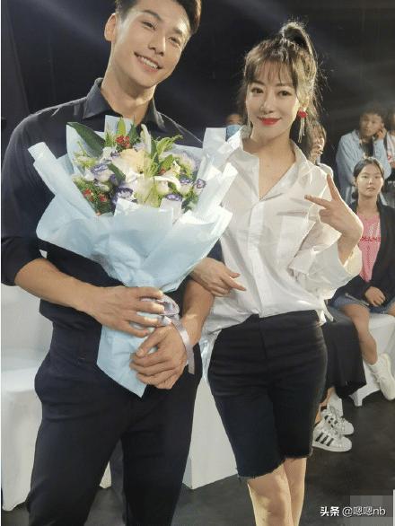 出道不温不火，曾被称为“华谊电视剧一姐”，