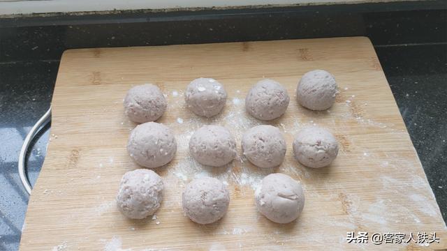 摆酒席设宴，客家人必备的一道酿香芋，酥香下酒，一层更比一层香