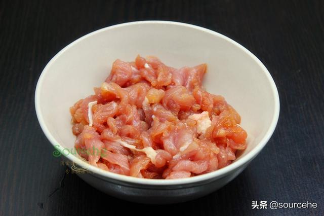 进入8月，吃红豆绿豆都不如吃这瓜，加肉炒鲜香味美，营养全面