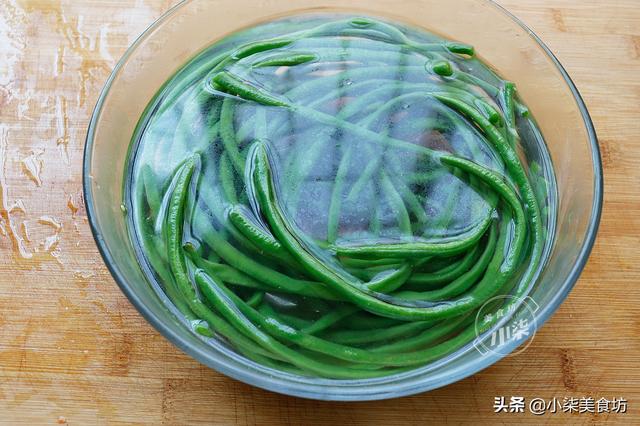 夏天，豆角学会这样做，无油无水，我家一周吃4次，比吃肉还香