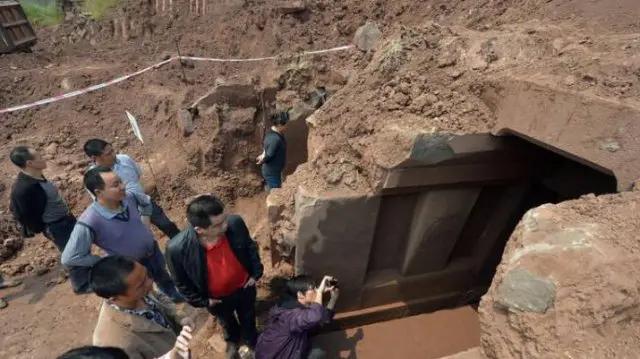 河南发现4200年前盗洞，挖出一条“松石龙”，专家：夏朝真的存在