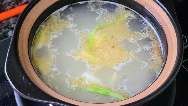 鲜香美味的猪杂粥，广东人经常吃的一道美食，做早餐宵夜都不错
