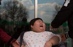 7 years old of baby, 4 years weight adds 120 jins, go out sit wheelchair, spent to reduce weight nea