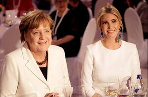 Daughter Yimoka attends Telangpu the evening party, light of skirt of a suit white is bright beautif