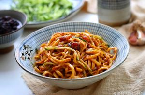 The detailed practice of face of old Beijing fried