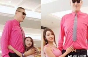 Giant of 2 meters of 38 male basket married, differ with the wife 73 centimeters: Think to just play
