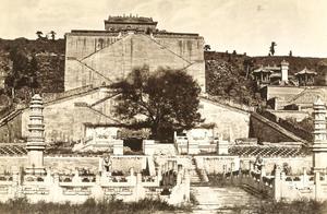 Old photograph of late Qing Dynasty of 18 centuries end, reductive the scenery is built at that time