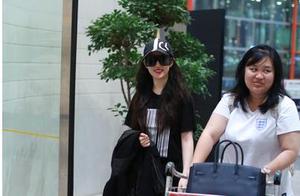 Immortal elder sister is thin, liu Yifei wears tight pants to show body whole journey sweet laugh