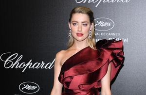On May 17, 2019, amber Heard attended France to knock gently Na Xiaobang loves late banquet