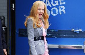 52 years old of Ni but · radical De Man, pink gro