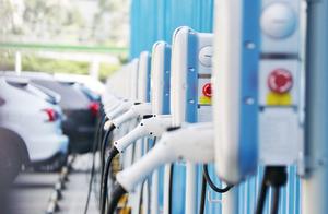 Frequency of electric car spontaneous combustion i