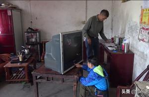 Old boy comes to repair TV, come up against this for the first time bad!