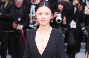 Profession Ma Saichun, sex appeal of formal attire of black deep V does not break grace to wear a cl