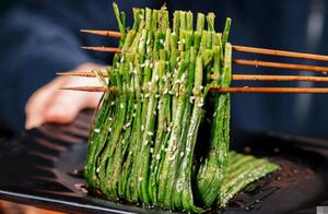 The schoolgirl wants to eat to feel embarrassed however 4 kinds of barbecue of the dot, a list of na