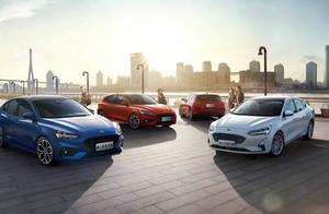 100 thousand class PK of car of 2 popular sports, beautiful department motivation not as good as is