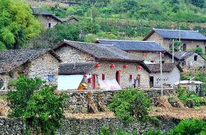 The gouge in the ground a jar, discover a large nu