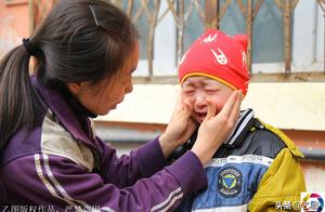 The man sends outside sell earn money save female,