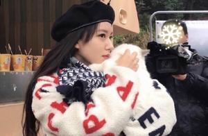 Cheng Xiao has many delicate and charming see a graph understand! The black straight long hair below