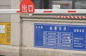 Set in river bank likewise two place parking lot, 